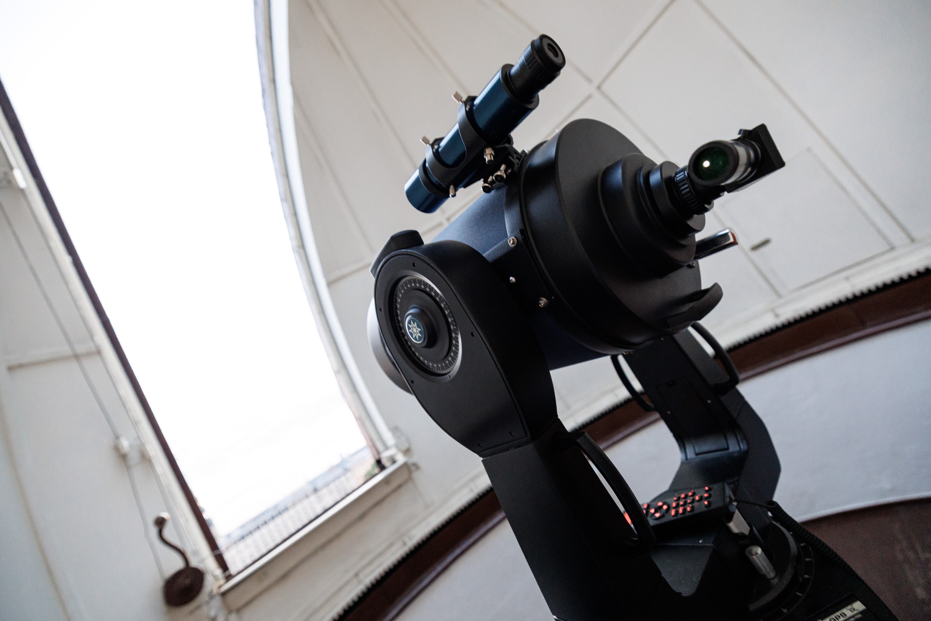 LU jaunais teleskops Astronomijas tornī