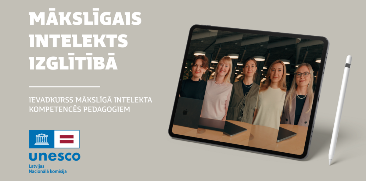 Uzraksts “Mākslīgais intelekts izglītībā” un apakšvirsraksts “Ievadkurss mākslīgā intelekta kompetencēs pedagogiem”. Kreisajā pusē ir UNESCO un Latvijas Nacionālās komisijas logotipi, labajā pusē – planšetdators ar attēlu, kurā redzami cilvēki pie galda ar klēpjdatoru, un blakus planšetei atrodas digitālā pildspalva.