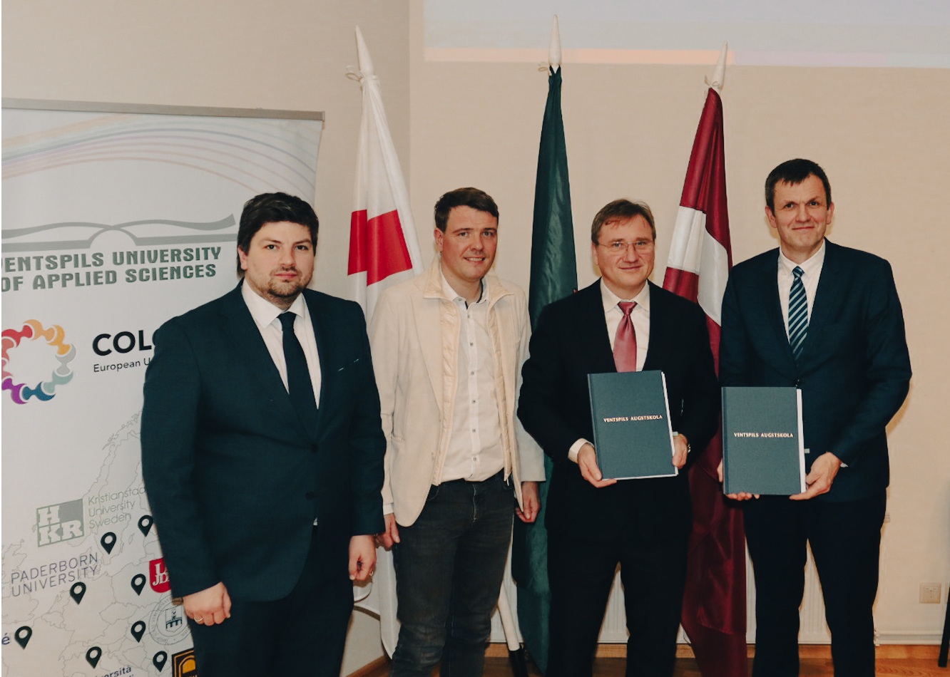 LU Zinātņu prorektors Guntars Kitenbergs, Vea padomes priekšsēdētājsKristaps Klauss, LU rektors prof. Gundars Bērziņš un VeA rektors Andris Vaivads. 