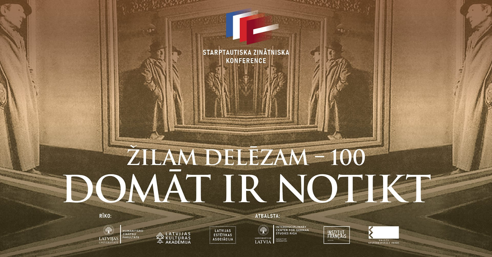 Uzraksts "Žilam Delēzam – 100. Domāt ir notikt. Gilles Deleuze – 100. Thinking is an event" uz dekoratīva sienas raksta fona ar simetriski atkārtotiem cilvēku atveidiem