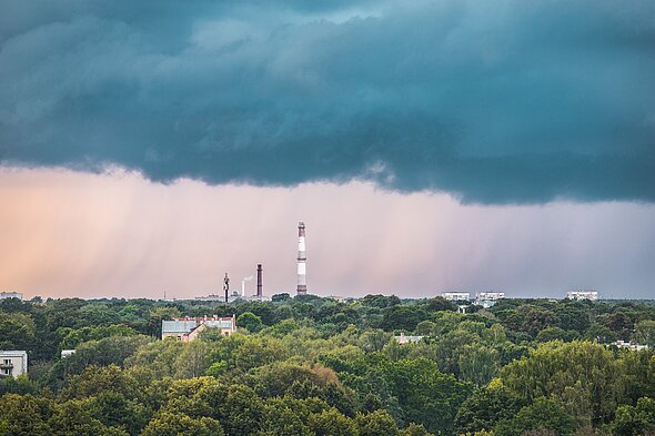 Skats uz Rīgu no Latvijas Universitātes Dabas mājas jumta.