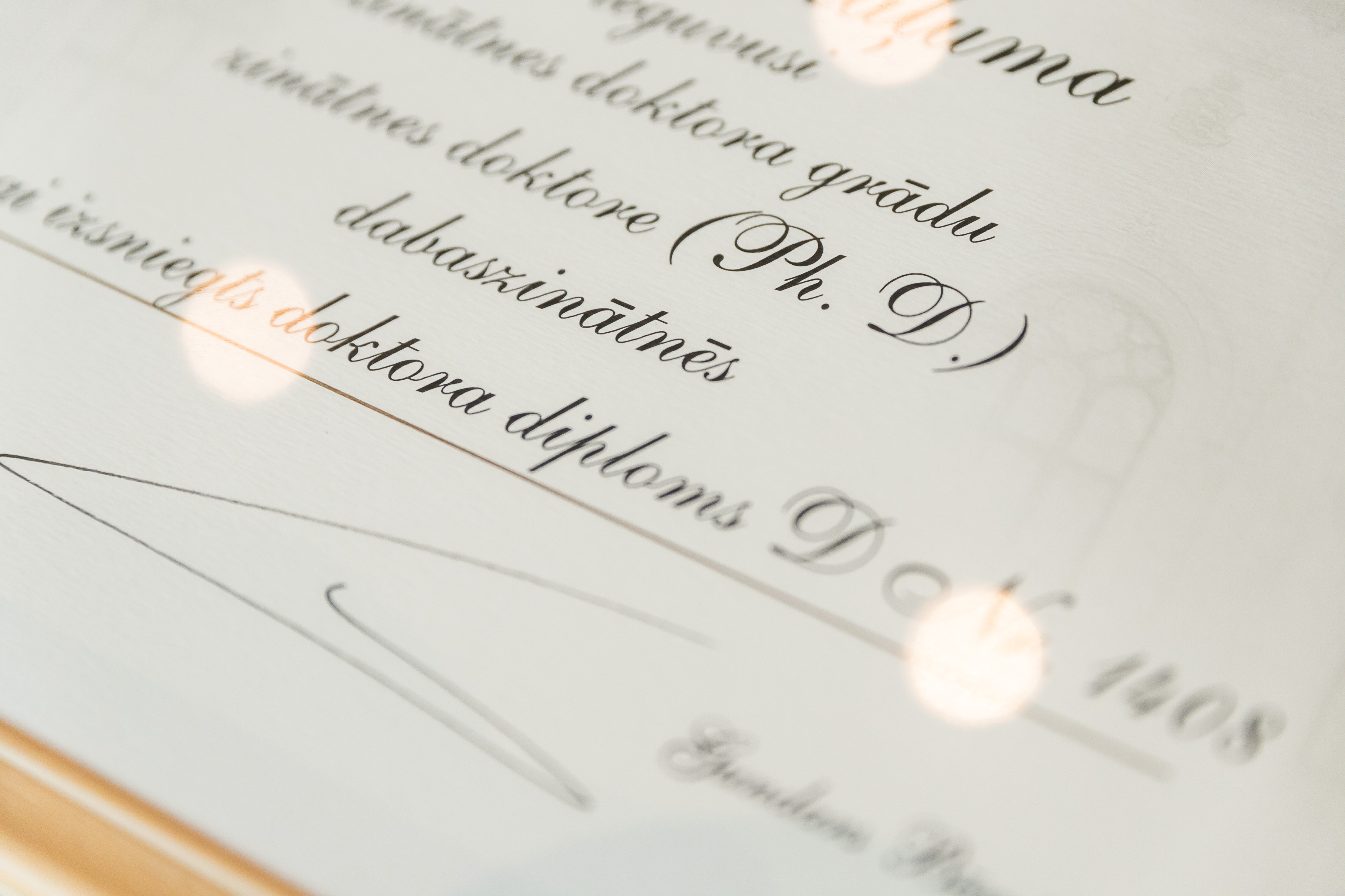 Latvijas Universitātes doktoru promocijas ceremonija. Doktora diploms.